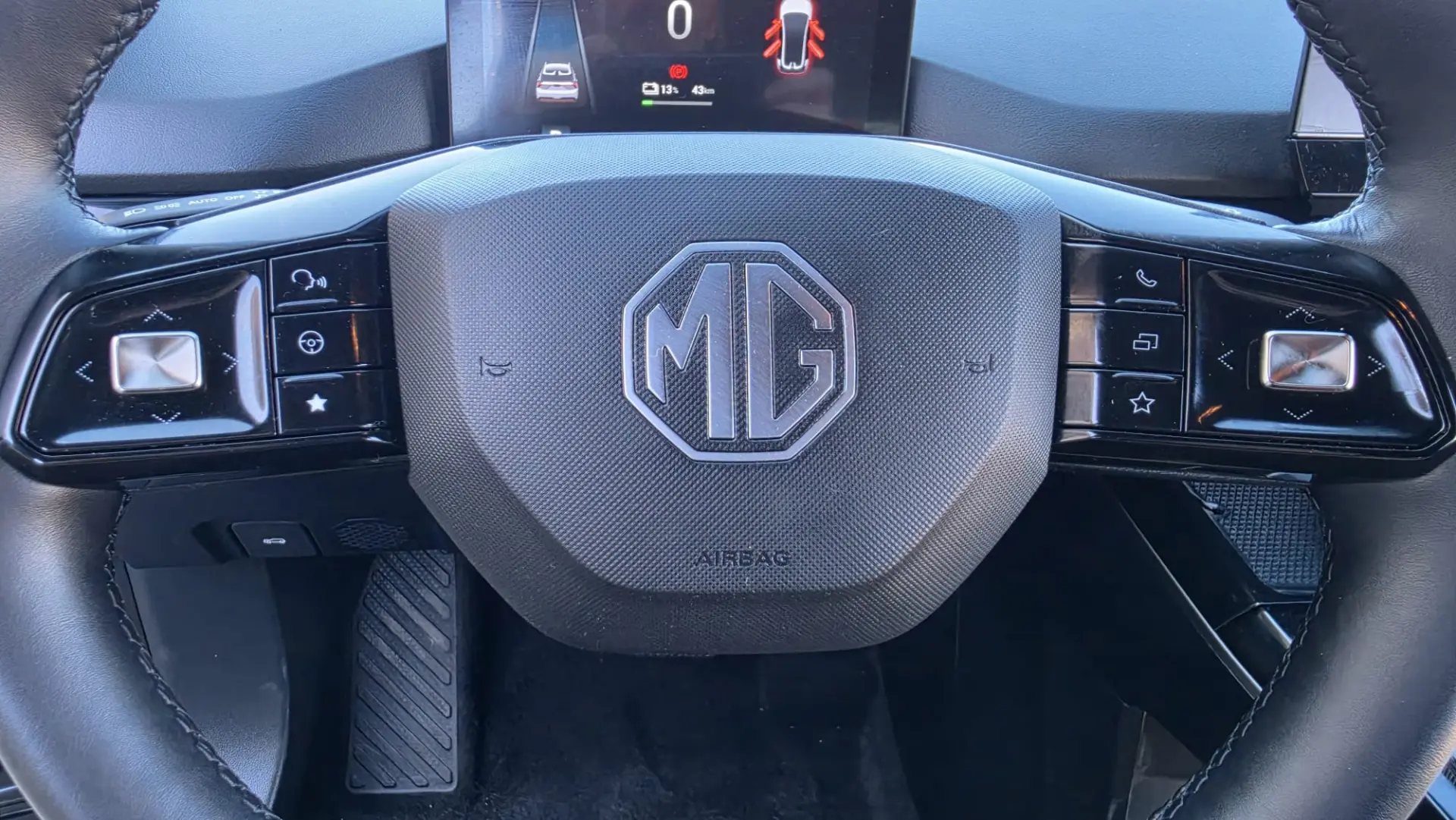 MG MG4 64 kWh Luxury 15