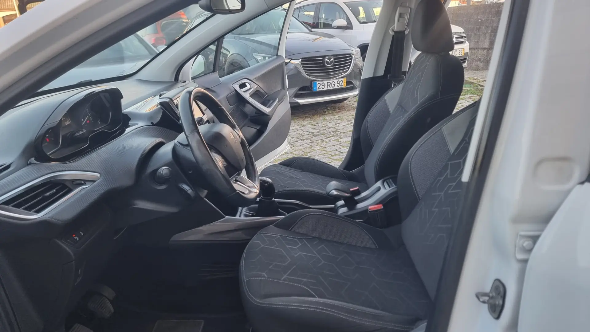 Peugeot 2008 1.2 PureTech Style 8