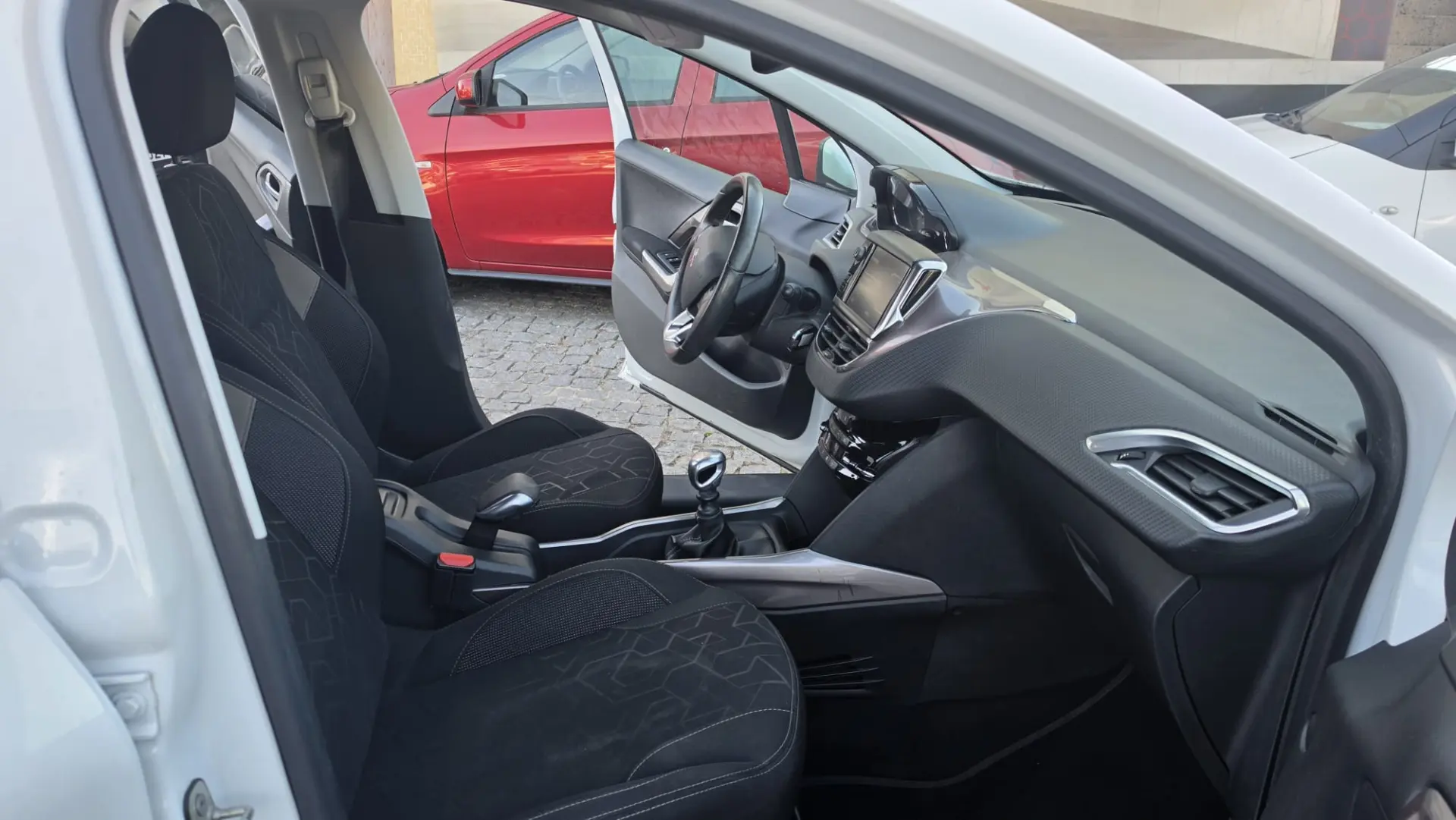 Peugeot 2008 1.6 e-HDi Allure 3