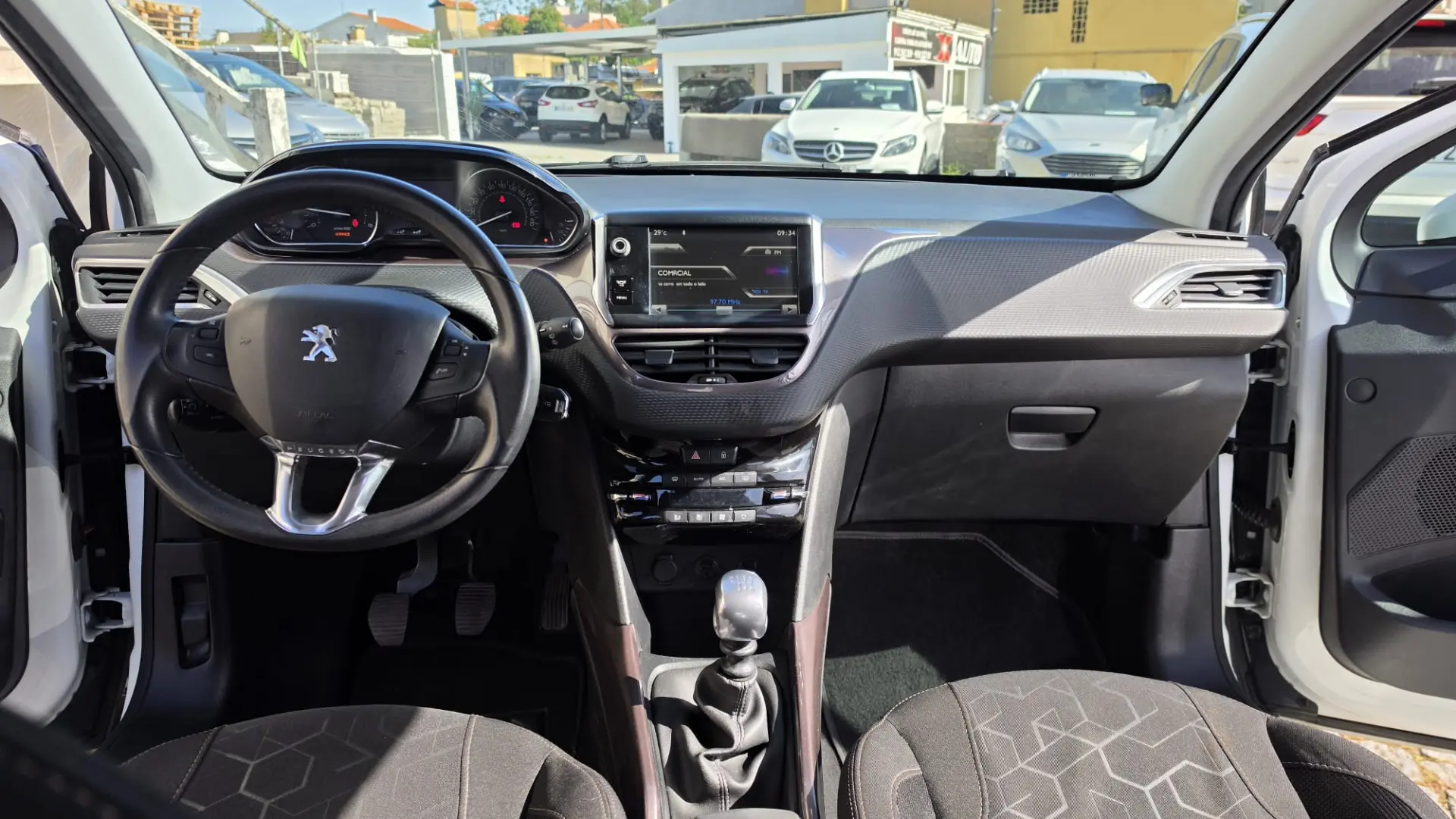 Peugeot 2008 1.6 e-HDi Allure 6