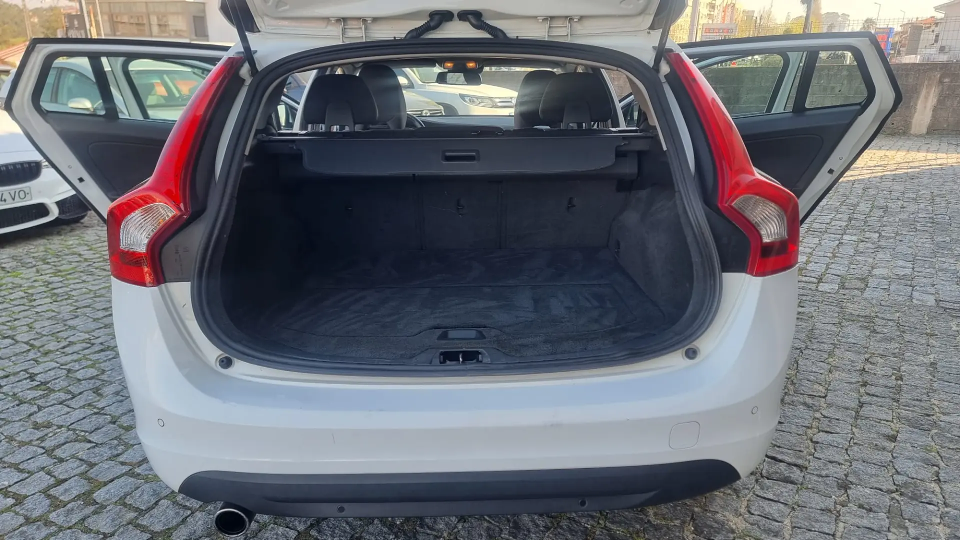 Volvo V60 1.6 D2 Momentum Eco 16