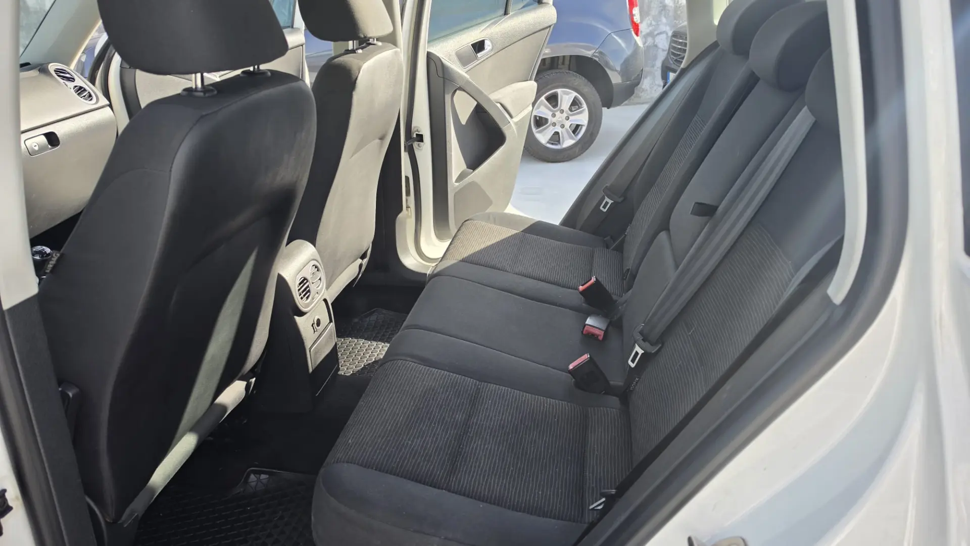 Volkswagen Tiguan 2.0 TDi Sport BlueMotion 16