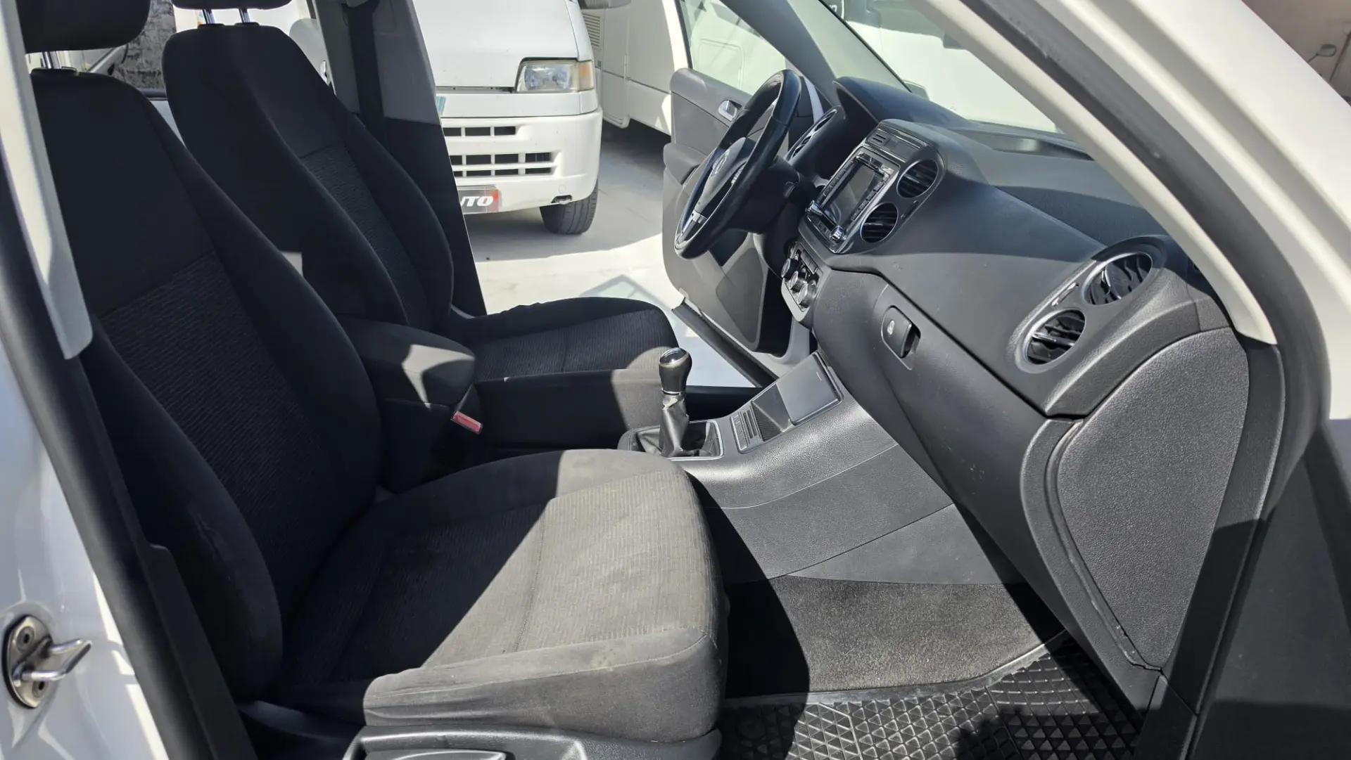 Volkswagen Tiguan 2.0 TDi Sport BlueMotion 15