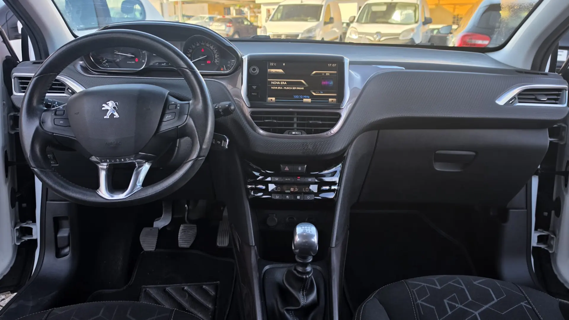 Peugeot 2008 1.6 e-HDi Allure 17