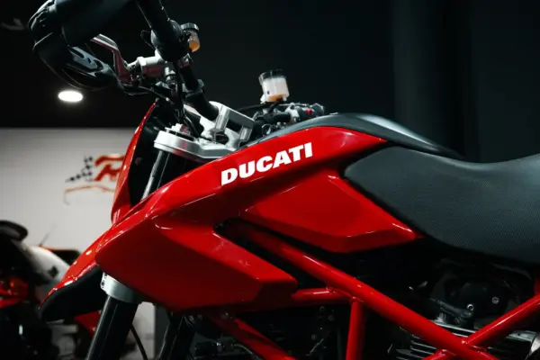 Ducati Hypermotard Outro 6