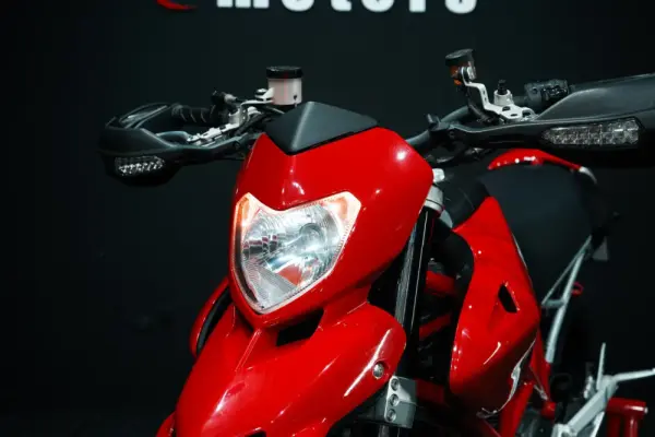 Ducati Hypermotard Outro 9