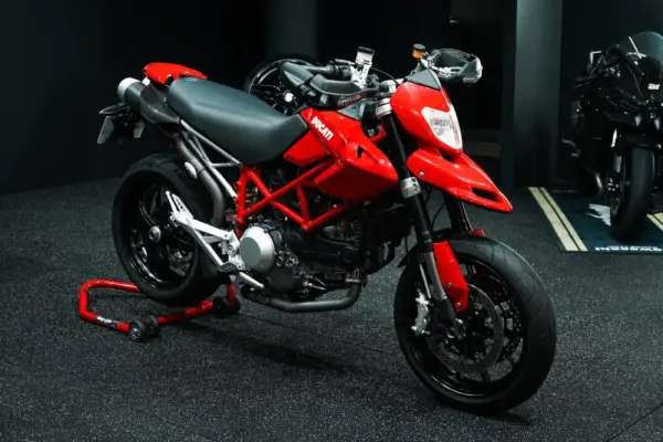 Ducati Hypermotard Outro 3