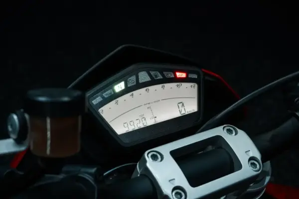 Ducati Hypermotard Outro 16