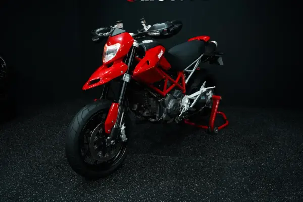 Ducati Hypermotard Outro 10
