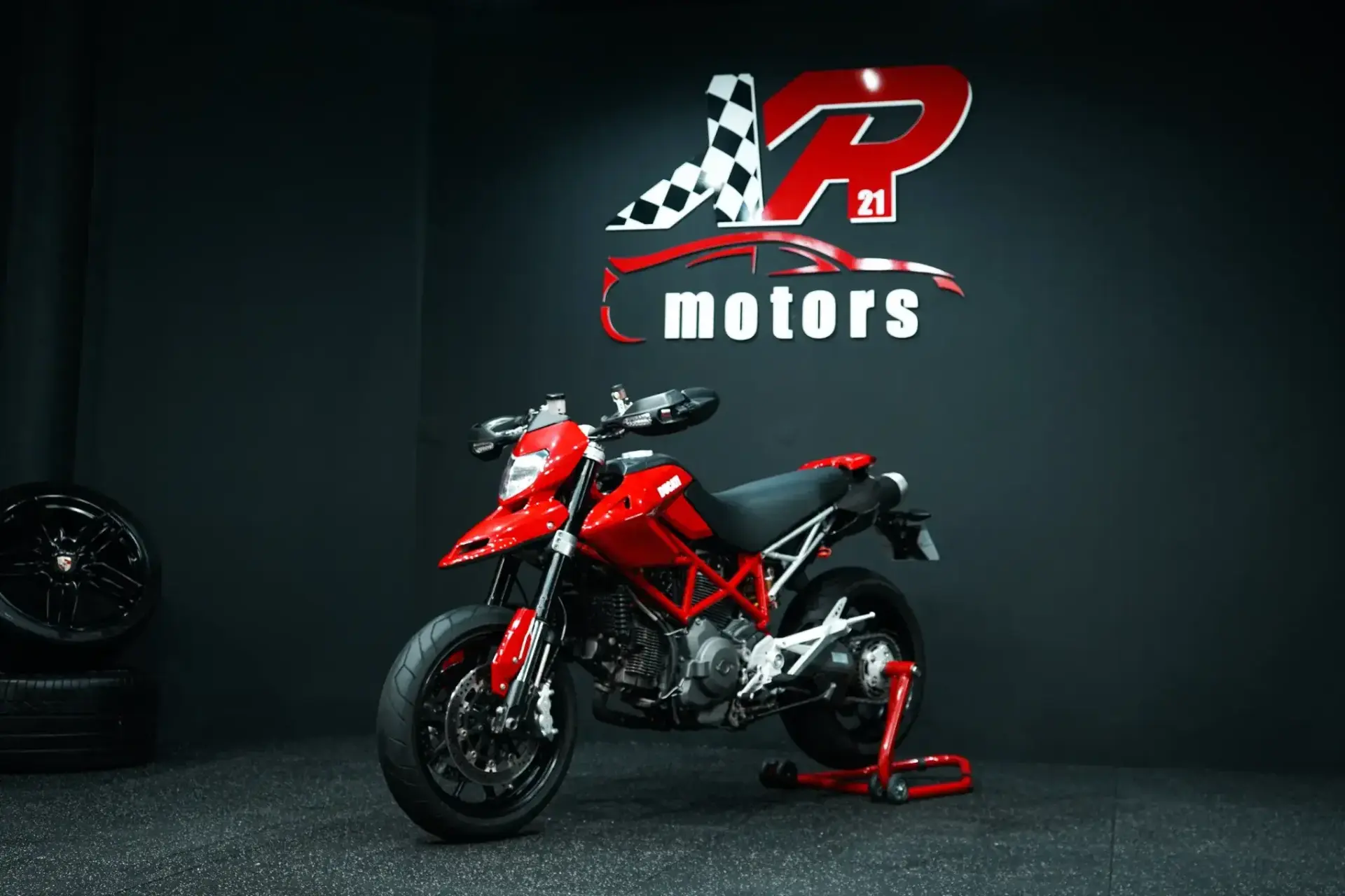 Ducati Hypermotard Outro 2