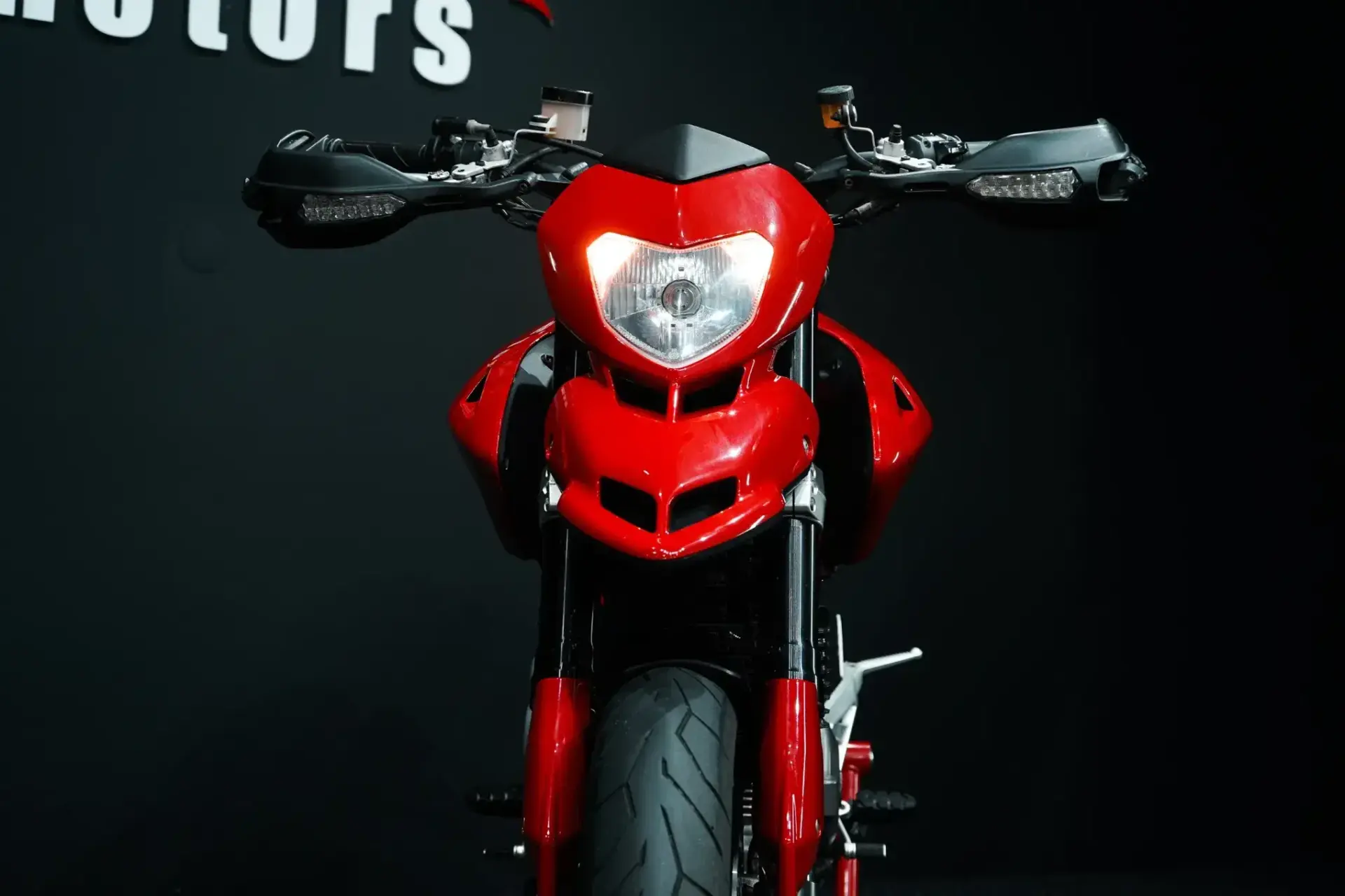 Ducati Hypermotard Outro 8