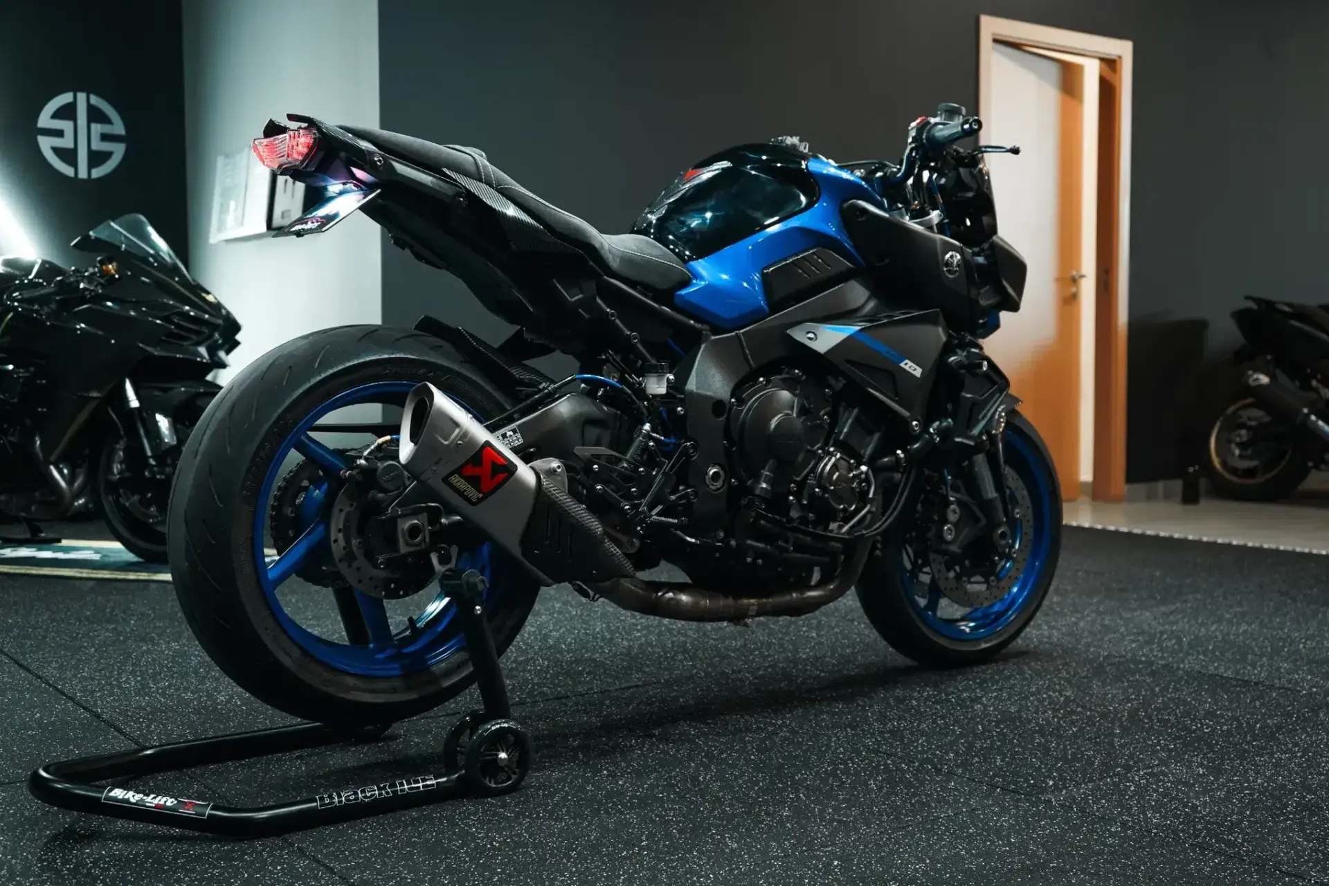 Yamaha MT-10 Outro 10