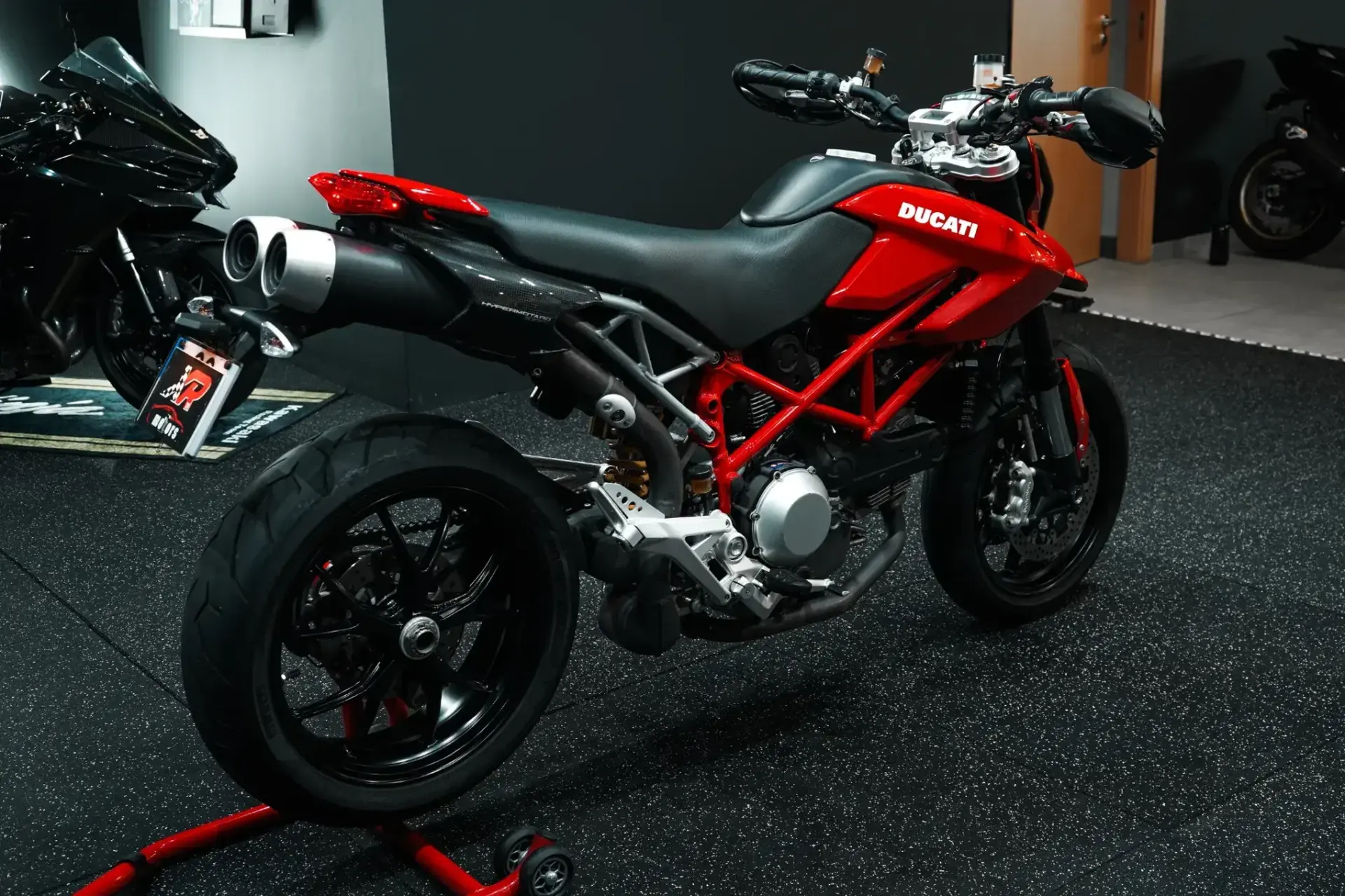 Ducati Hypermotard Outro 15