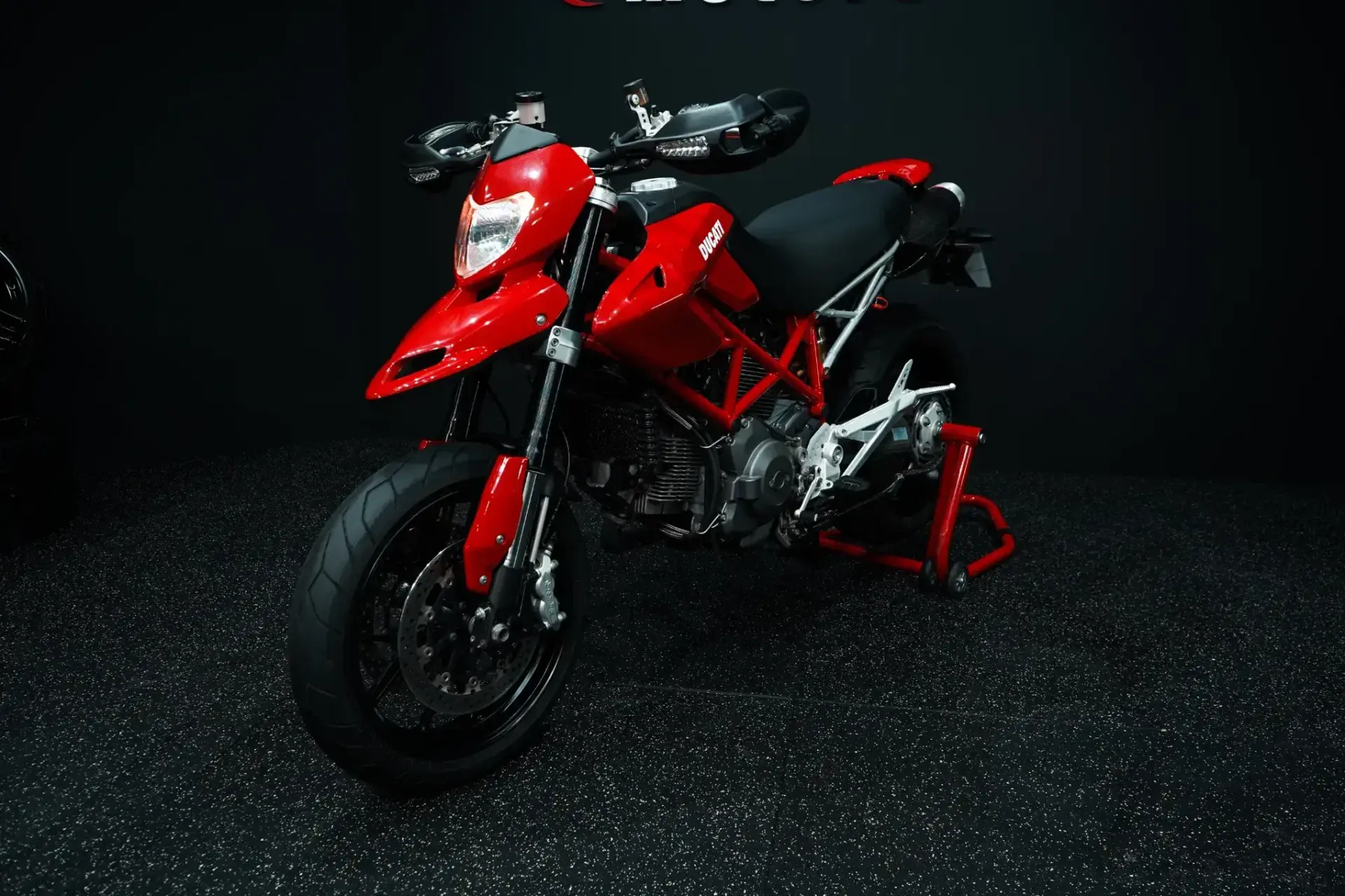 Ducati Hypermotard Outro 10
