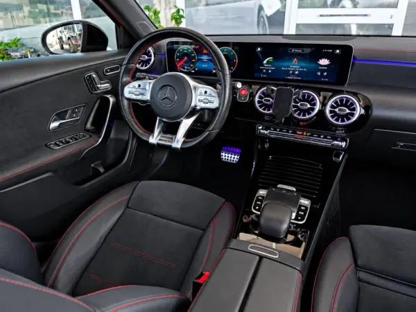 Mercedes-Benz A 180 d 7G-DCT AMG Line 9