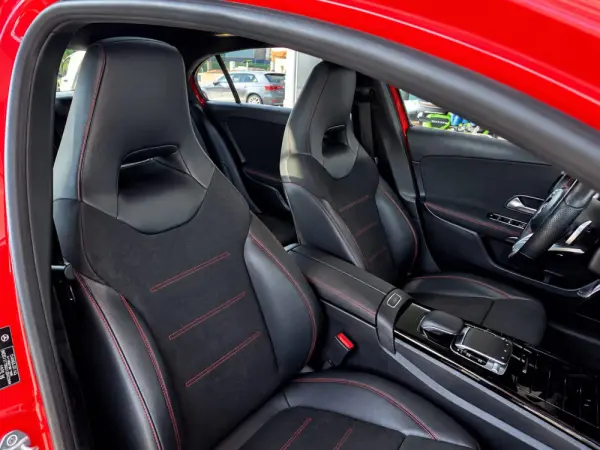 Mercedes-Benz A 180 d 7G-DCT AMG Line 12