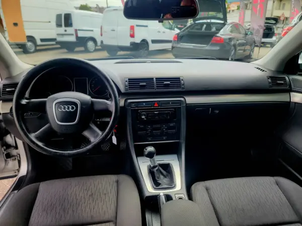 Audi A4 Avant 2.0 TDi S-line 7
