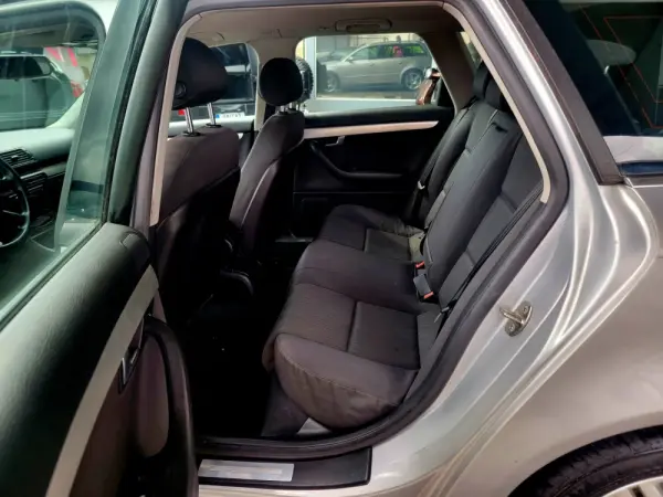 Audi A4 Avant 2.0 TDi S-line 9