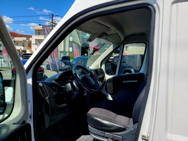 Peugeot Boxer 2.2 BlueHDi 335 L3H3 Pro 13