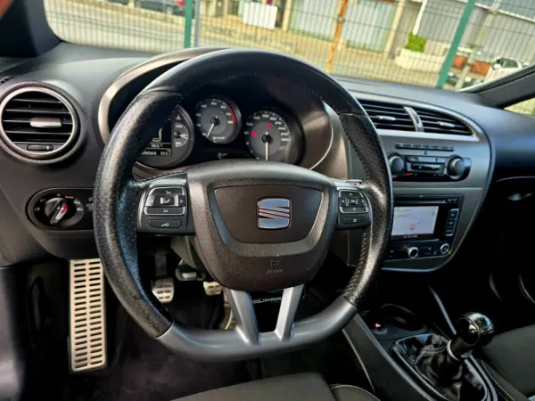 SEAT Leon 2.0 T FSI Cupra R 14