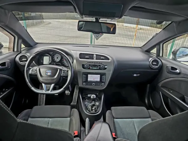 SEAT Leon 2.0 T FSI Cupra R 17