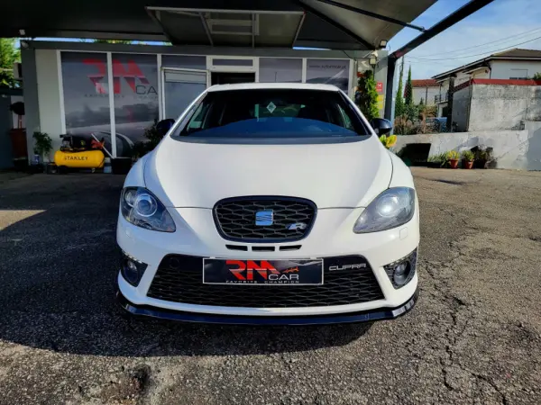 SEAT Leon 2.0 T FSI Cupra R 2