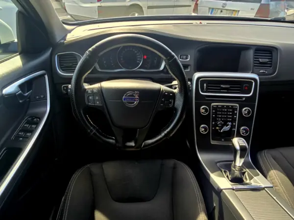 Volvo V60 2.0 D3 10