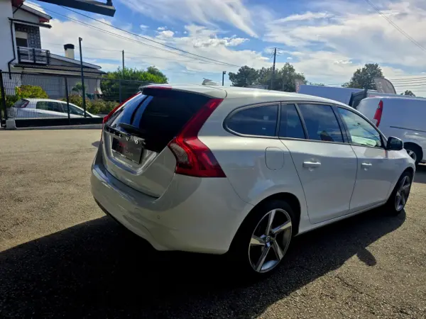 Volvo V60 2.0 D3 6