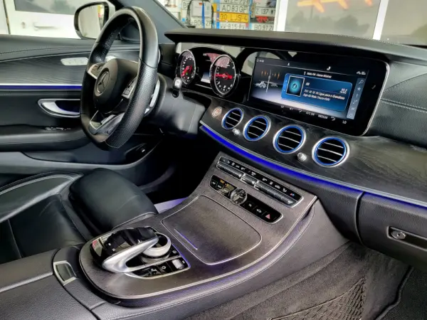 Mercedes-Benz E 220 d AMG Line 33