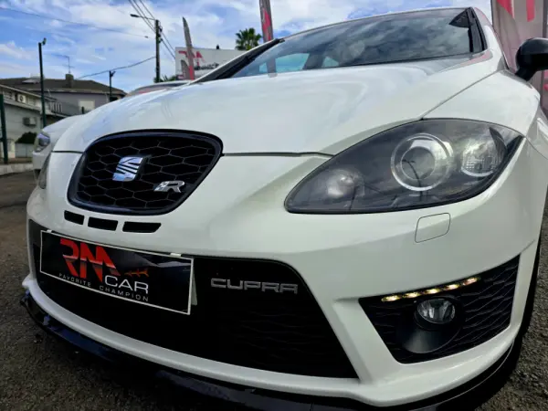 SEAT Leon 2.0 T FSI Cupra R 24