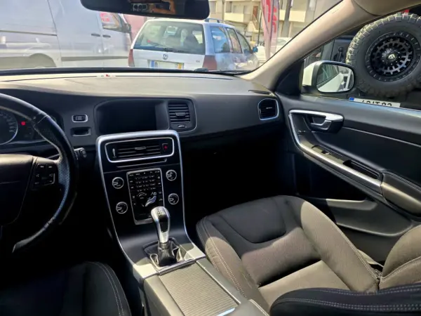 Volvo V60 2.0 D3 11