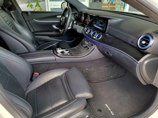 Mercedes-Benz E 220 d AMG Line 37