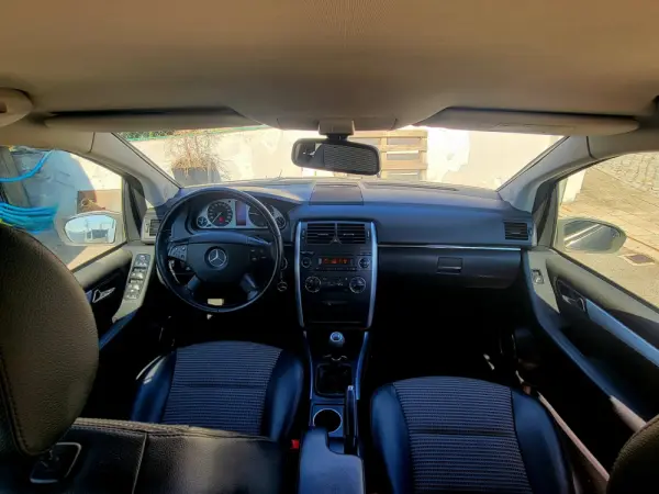 Mercedes-Benz B 180 B 180 CDI 12