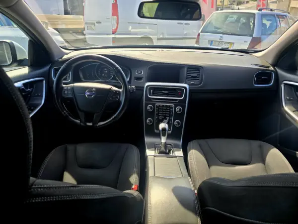 Volvo V60 2.0 D3 9