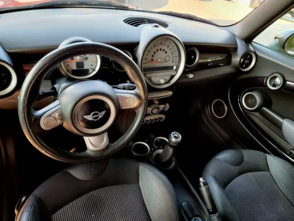 MINI 3 Portas Cooper D 9