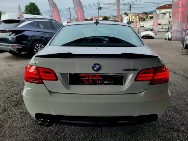 BMW 325 i M Sport Edition 4
