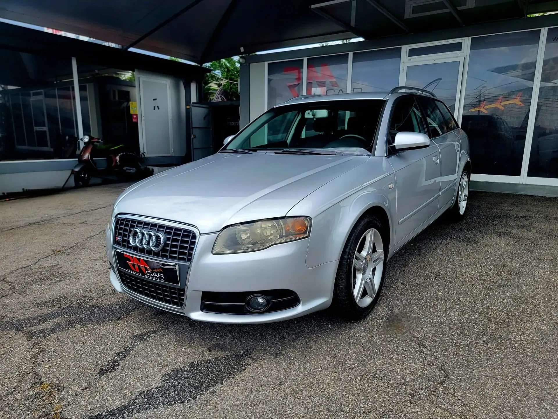 Audi A4 Avant 2.0 TDi S-line 2