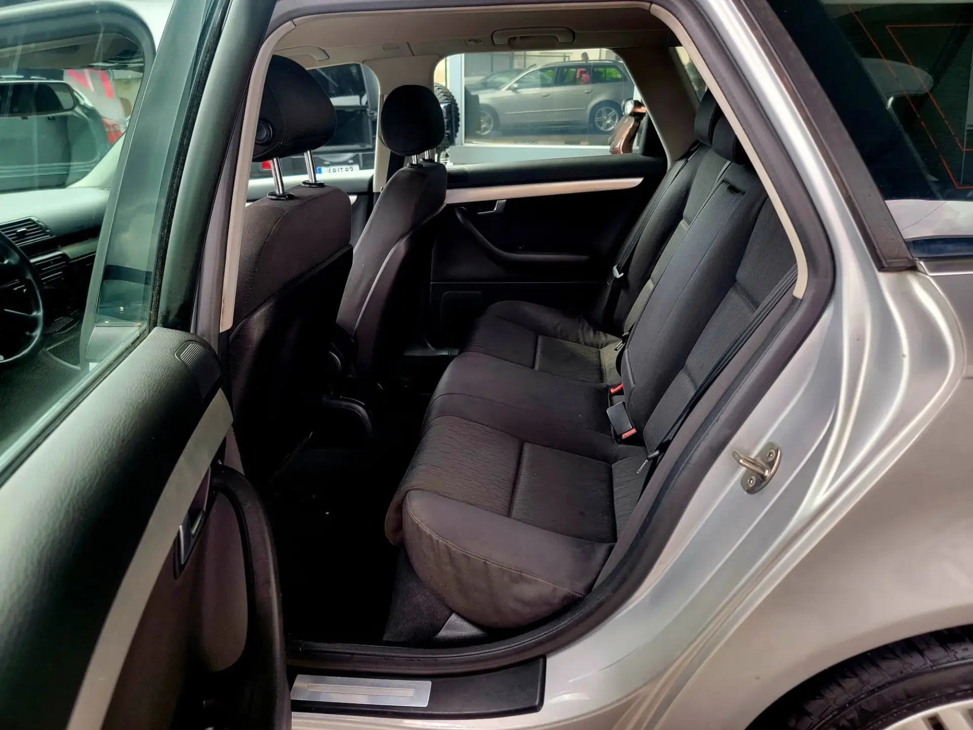 Audi A4 Avant 2.0 TDi S-line 9