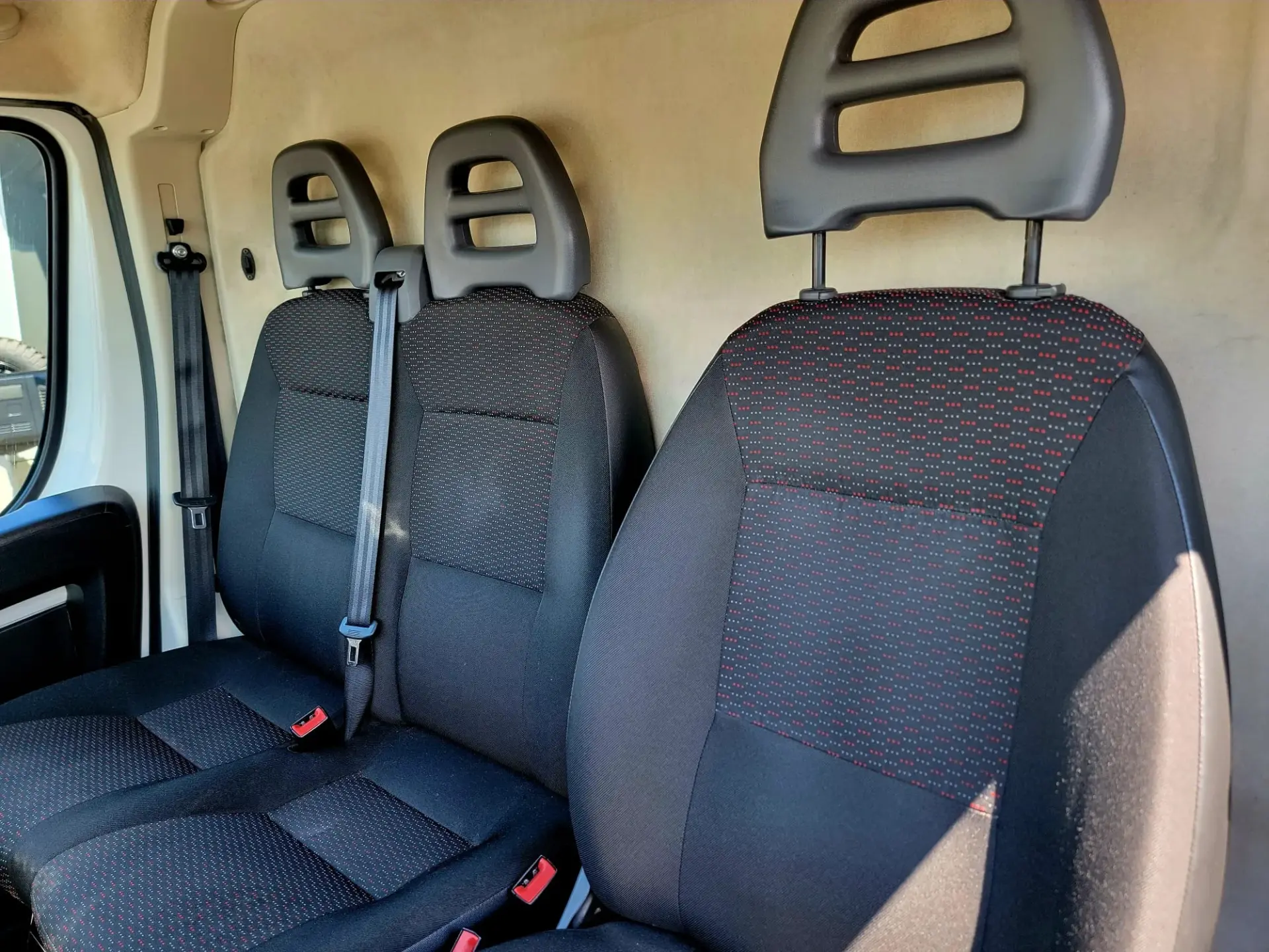 Peugeot Boxer 2.2 BlueHDi 335 L3H3 Pro 14