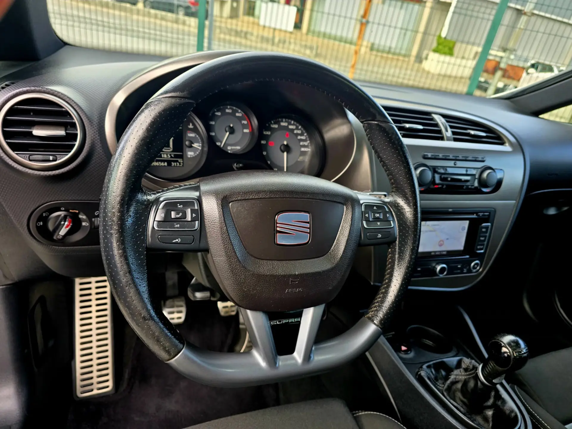 SEAT Leon 2.0 T FSI Cupra R 14