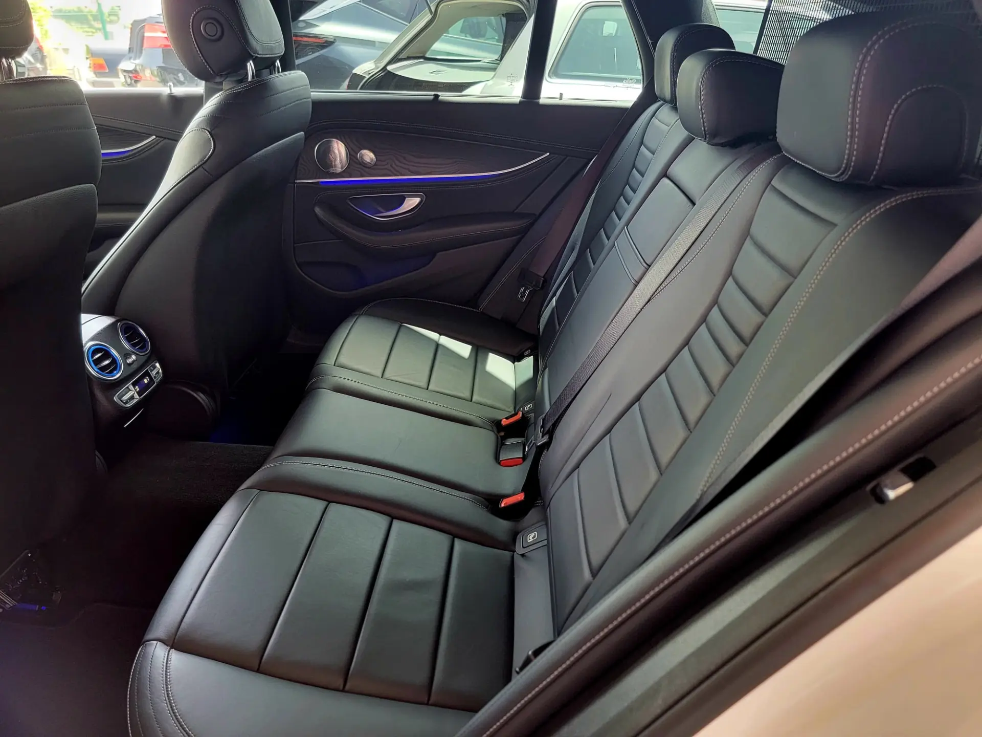 Mercedes-Benz E 220 d AMG Line 38
