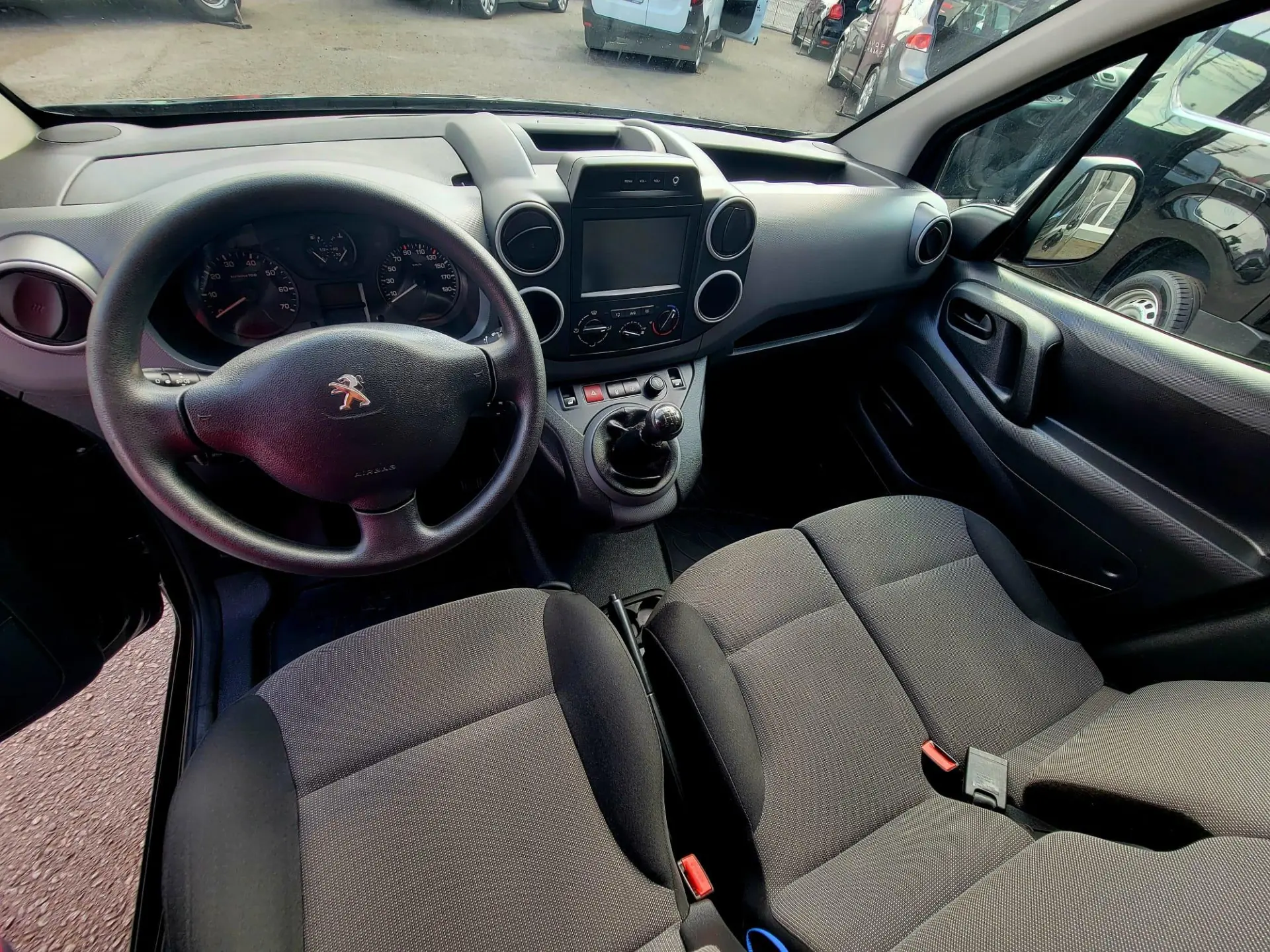Peugeot Partner 1.6 BlueHDi Style 9