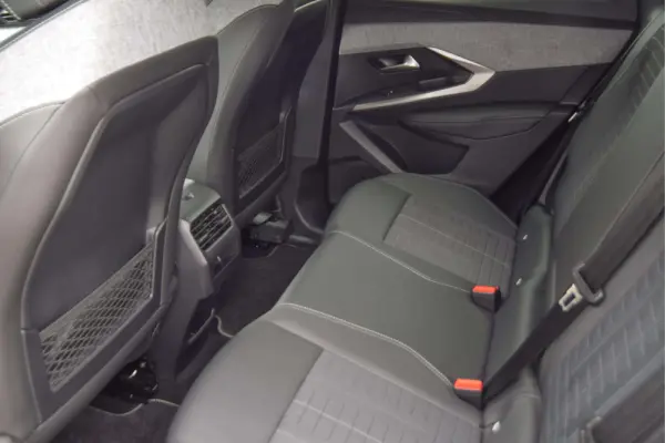 Peugeot E-3008 73 kWh GT 47