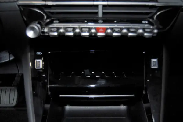 Peugeot 208 1.2 Hybrid Allure e-DCS6 23