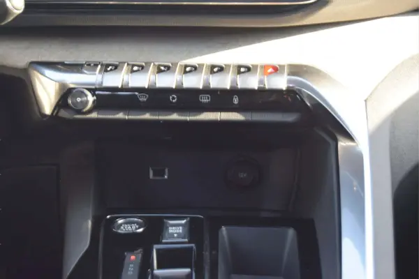 Peugeot 3008 1.6 Hybrid GT e-EAT8 12