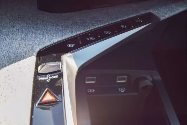 Peugeot E-5008 73 kWh GT 12