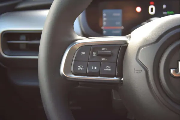Jeep Avenger 54 KWh Summit 17