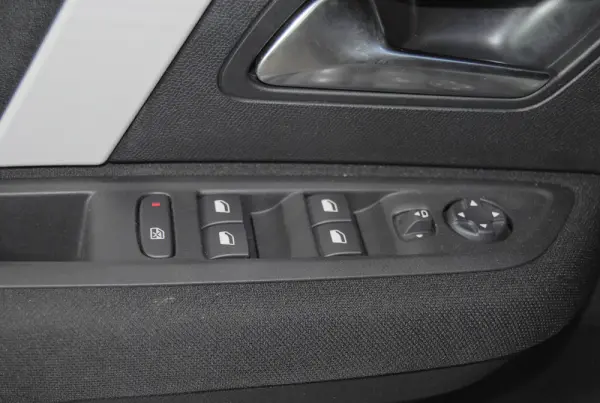 Citroen C4 1.2 Hybrid Max e-DSC6 19