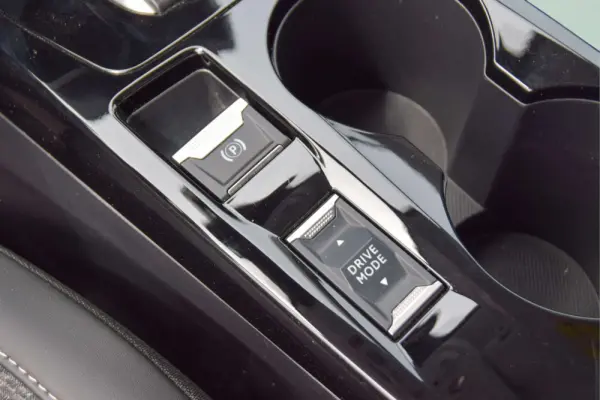 Peugeot 208 1.2 Hybrid Allure e-DCS6 21