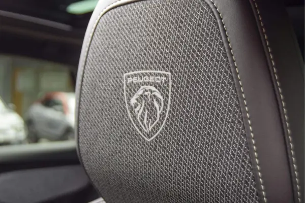 Peugeot E-3008 73 kWh GT 30